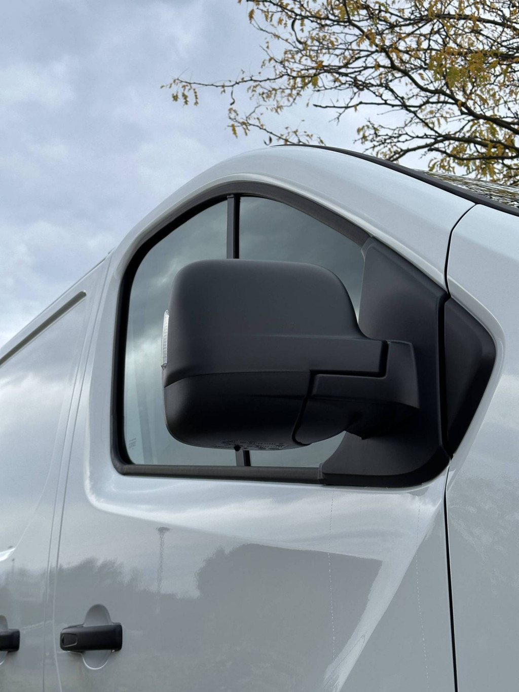NISSAN Primastar Kasten L1H1 3,0t dci130 MT N-CONNECTA 1ST LRB NAVI