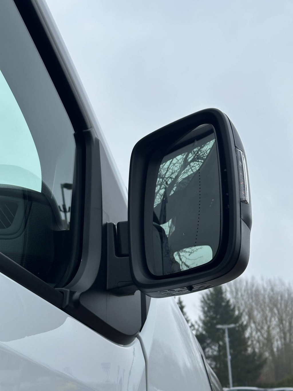 NISSAN Primastar Kasten L1H1 3,0t dci130 MT N-CONNECTA 1ST AHK LRB HV