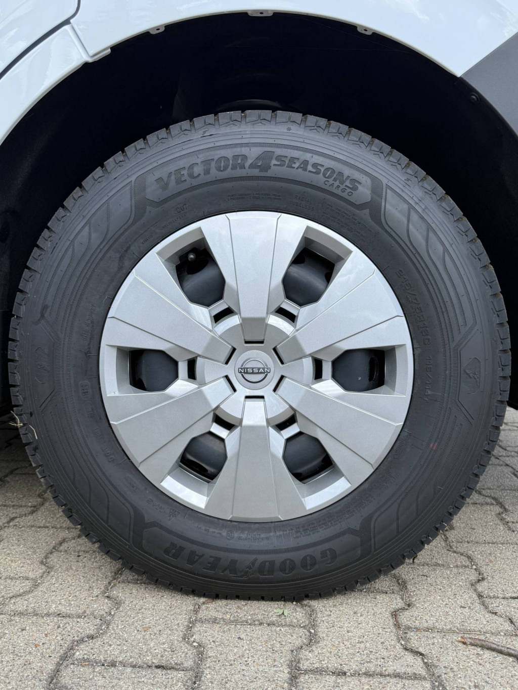 NISSAN Interstar D-CAB Pritsche L3H1 35 dCi170 FWD AT N-CONNECTA AHK CAM Komf